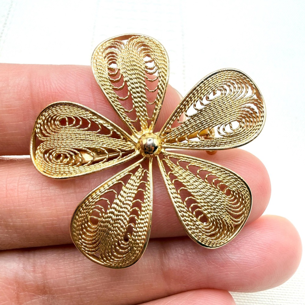 Vintage Retro Mid-Century Gold Tone Filigree Floral Brooch
